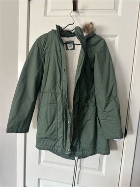 GAP Green Sherpa-Lined Hooded Parka with Faux Fur Trim Great condition